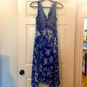 DKNY size 4 summer flowy mid calf dress